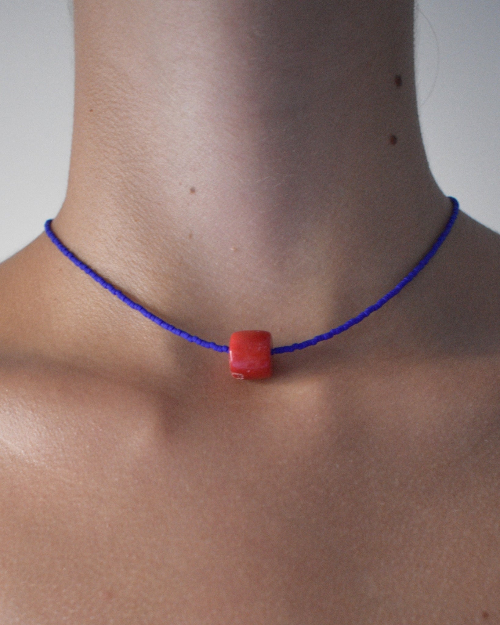 Surigao coral necklace - Klein Blue