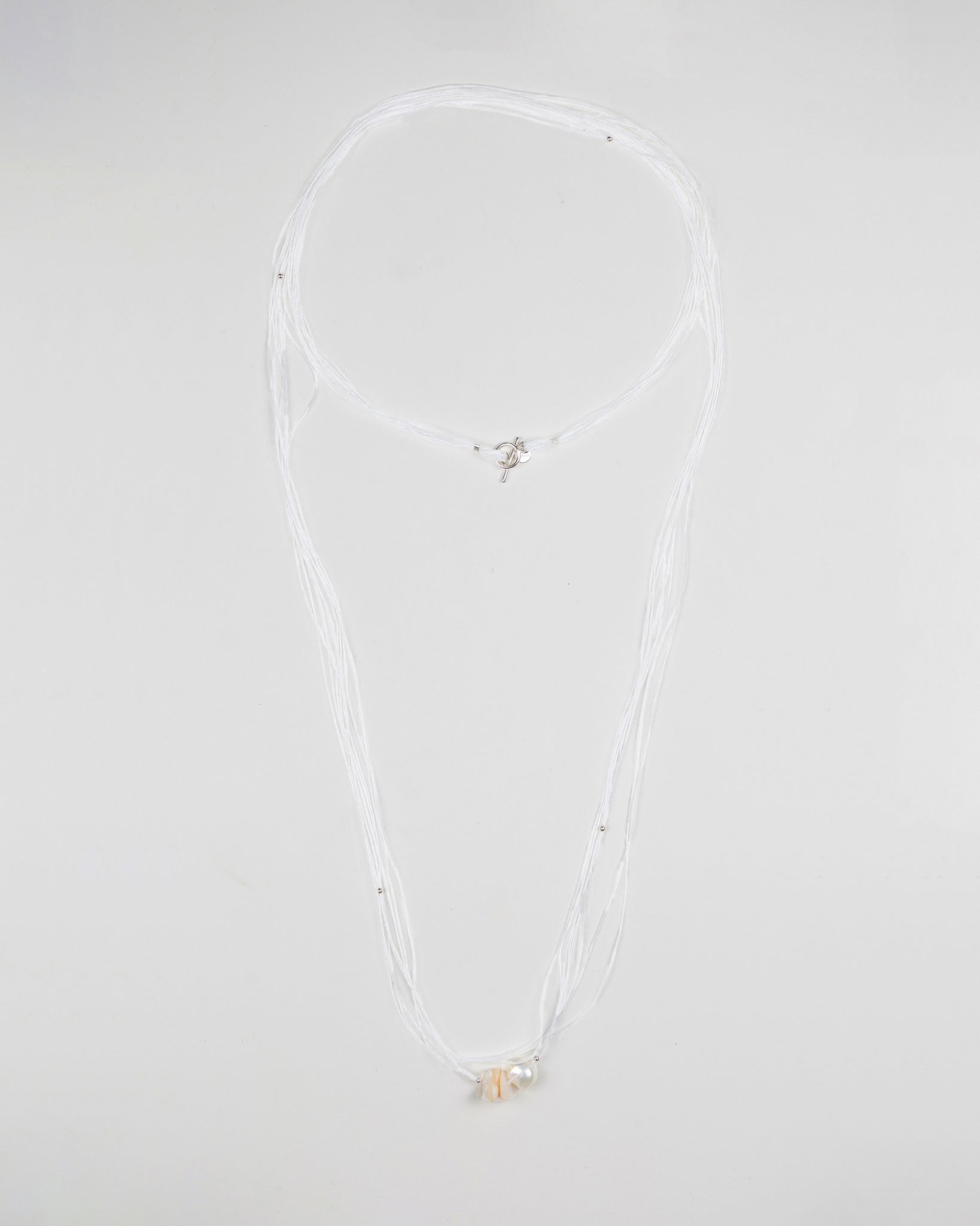 Api White Necklace / Pearl and Nacre