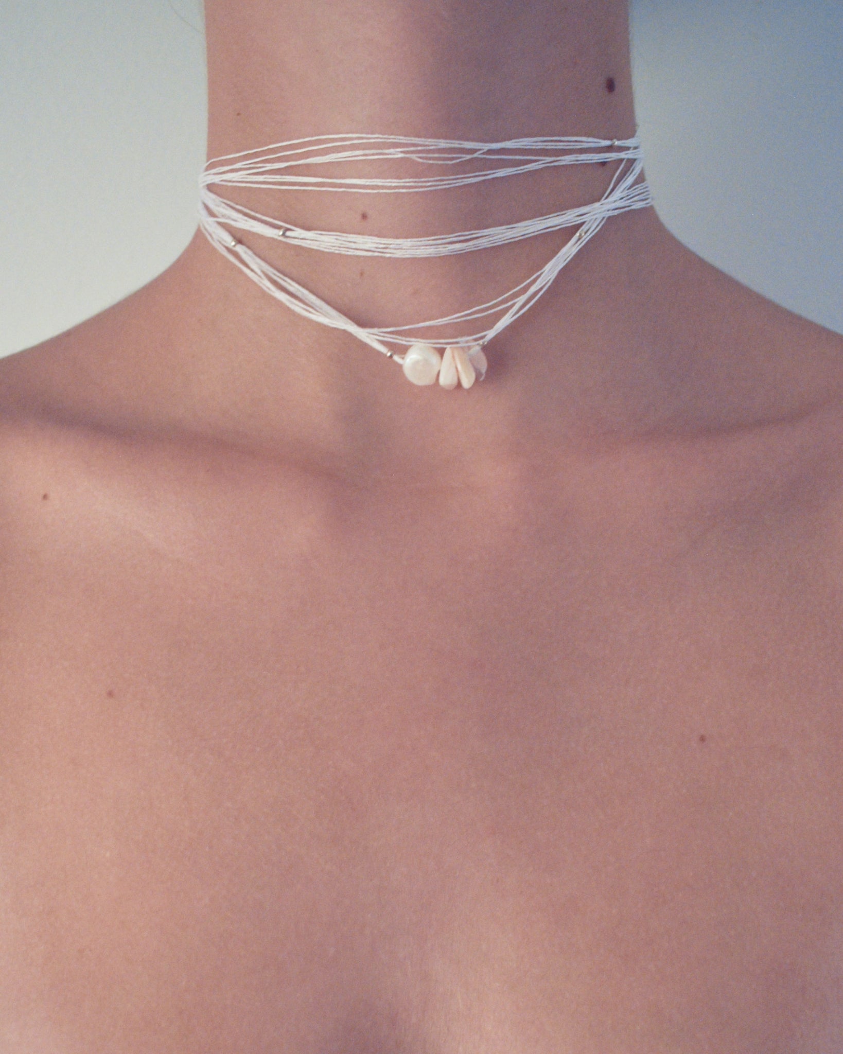 Api White Necklace / Pearl and Nacre