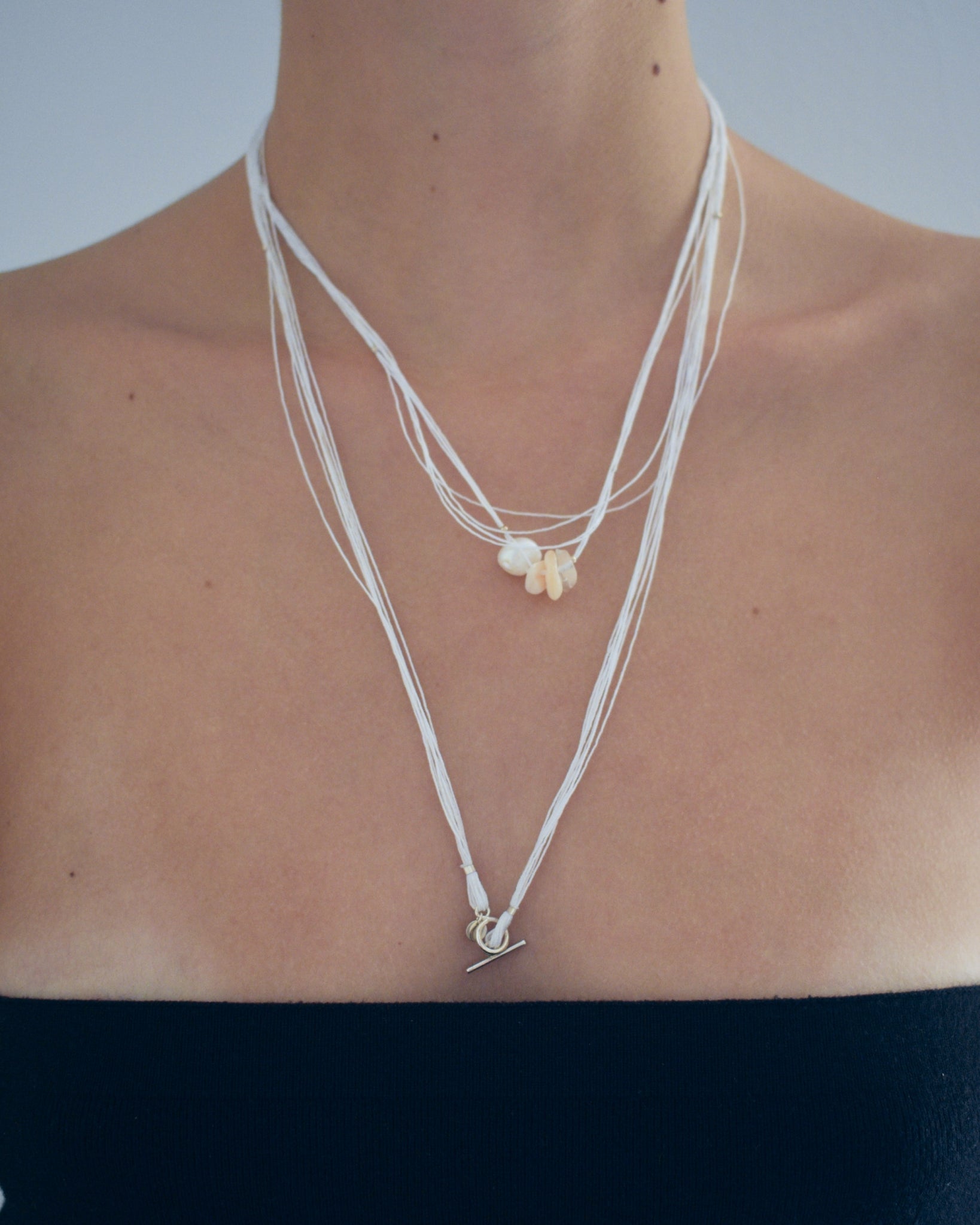 Api White Necklace / Pearl and Nacre